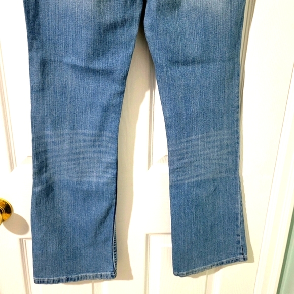 Aeropostale Chelsea Bootcut Women's Distressed and Ripped Denim Jeans Size 9/10 - Picture 7 of 11